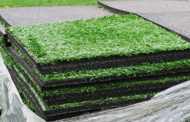 Synthetic turf tiles in a pile